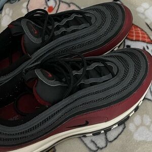 Nike Men's Black and Burgundy Sneakers